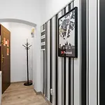 Apartment Deluxe Old Town By Renters