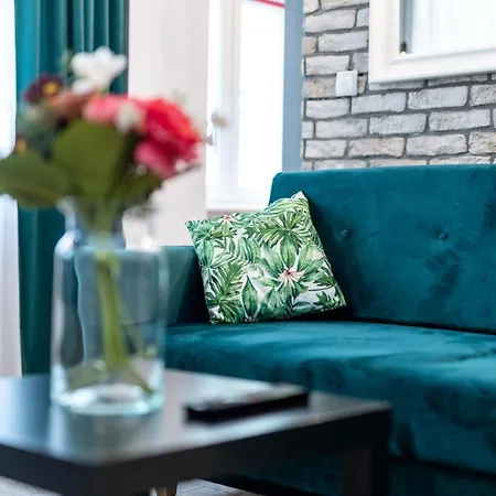 Deluxe Old Town By Renters Apartment *