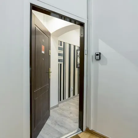 Deluxe Old Town By Renters *