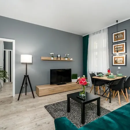 Deluxe Old Town By Renters