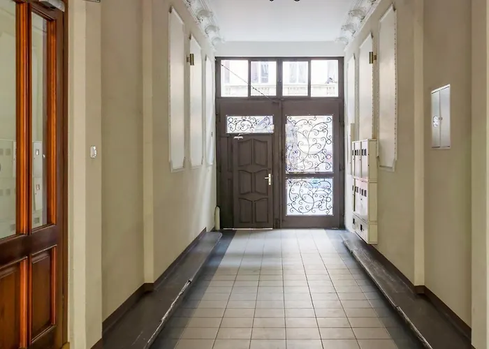 Deluxe Old Town By Renters